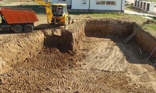 Рытье котлованов под фундамент в Усть-Илимске – цена от 2610 руб. за м3 | 2Землекопа-Сть