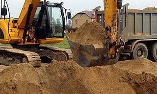 Выкопать яму экскаватором в Усть-Илимске от 940 руб. - 2Землекопа-Сть